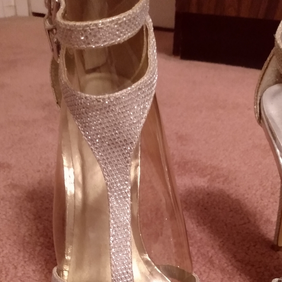 Silver heels - Picture 5 of 8